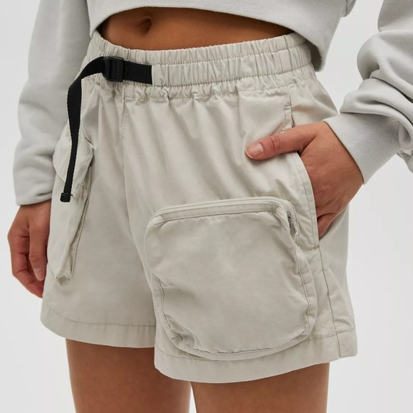 TNA Pants - Aritzia TNA Bel Air‎ Cargo Shorts
